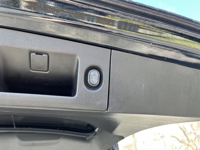 Used 2018 Chevrolet Tahoe Premier image 18