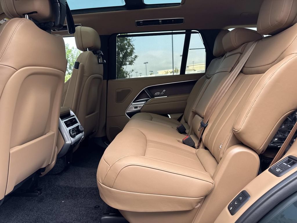 New 2026 Land Rover Range Rover Long Wheelbase SE AWD/4WD image 15