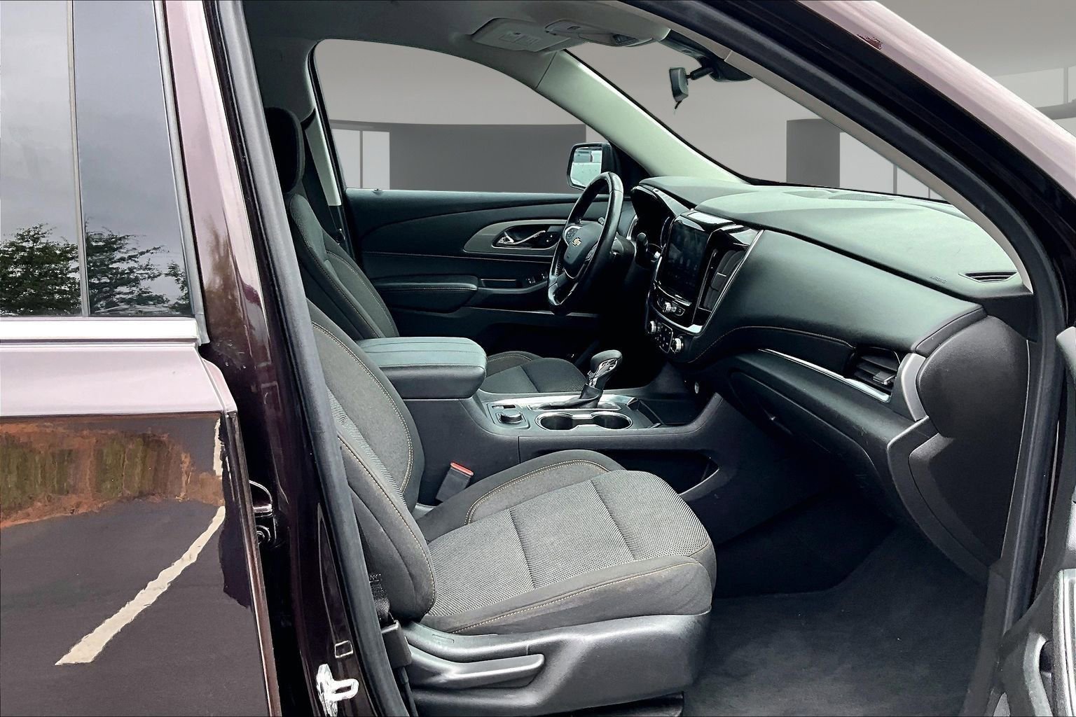 Used 2021 Chevrolet Traverse LT FWD image 30