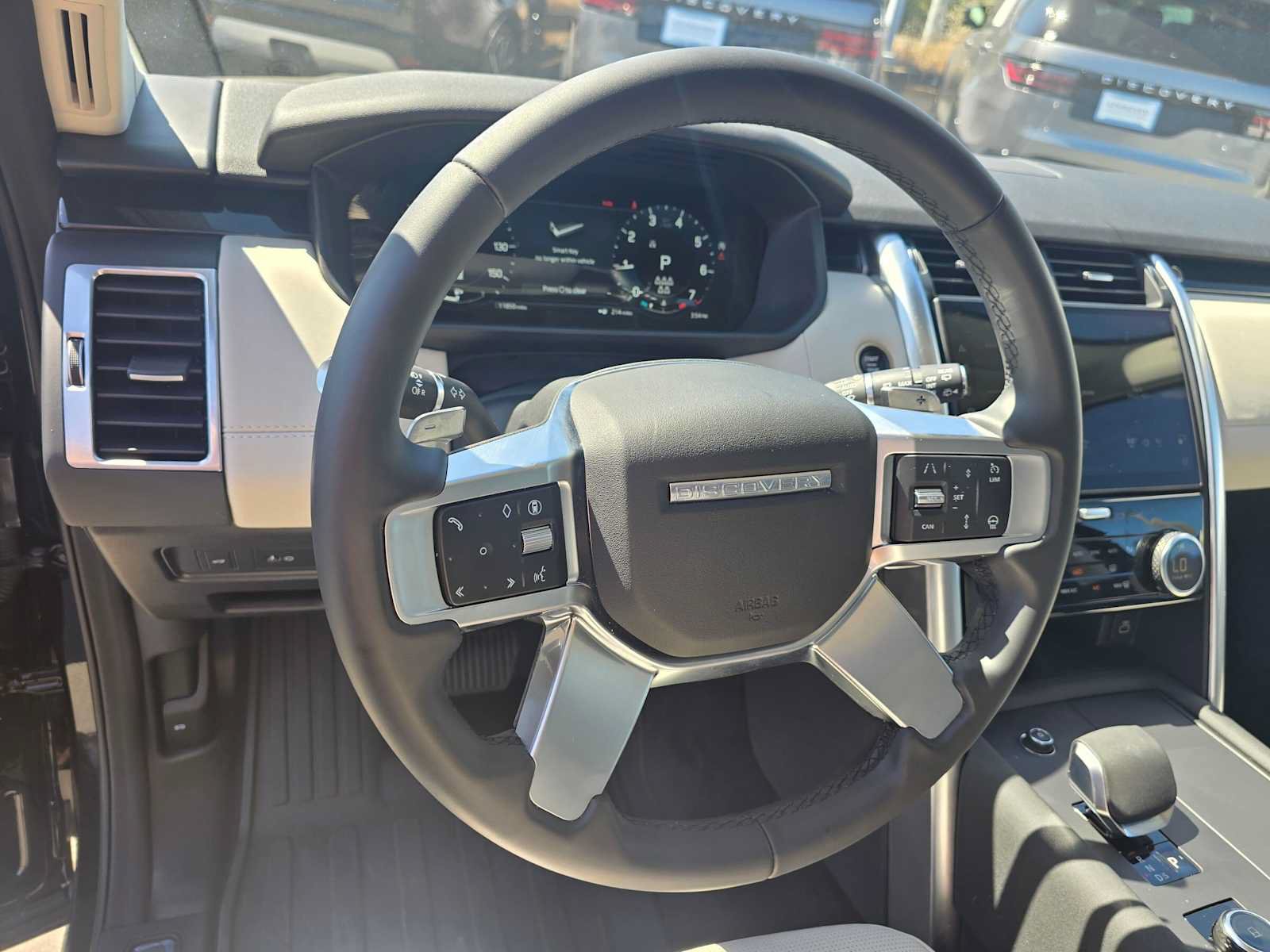 Used 2025 Land Rover Discovery S AWD/4WD image 27