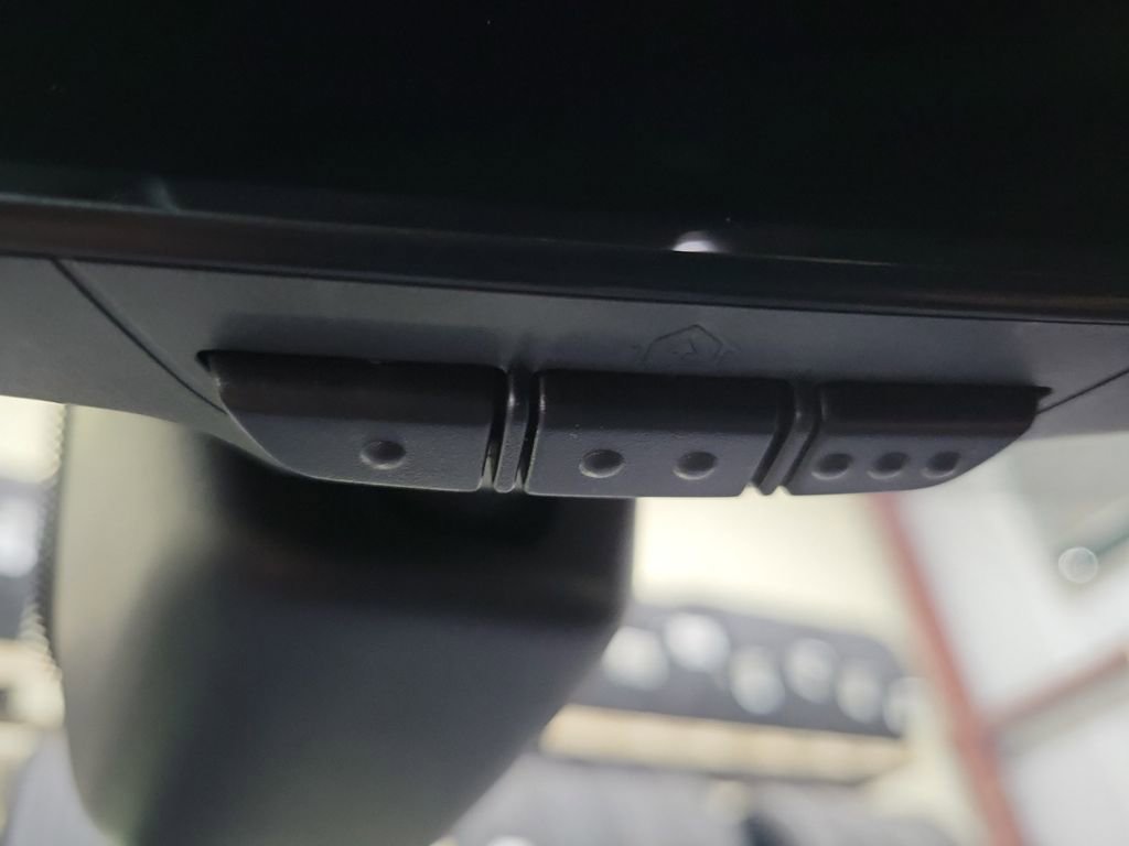 Certified 2024 Land Rover Discovery Dynamic SE image 37