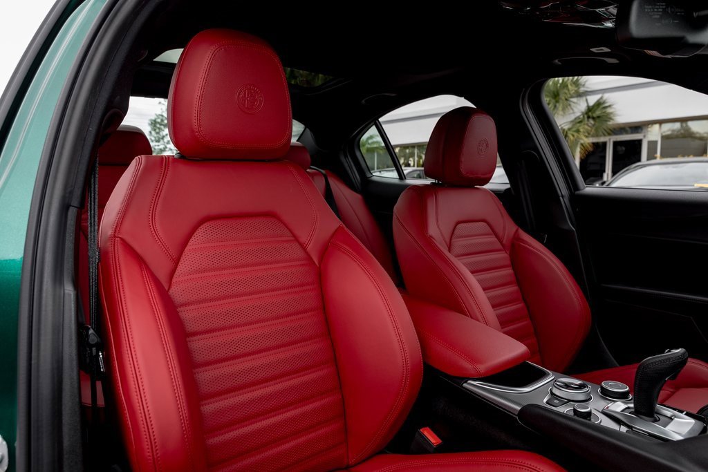 New 2025 Alfa Romeo Giulia w/ Veloce Package Rwd image 37