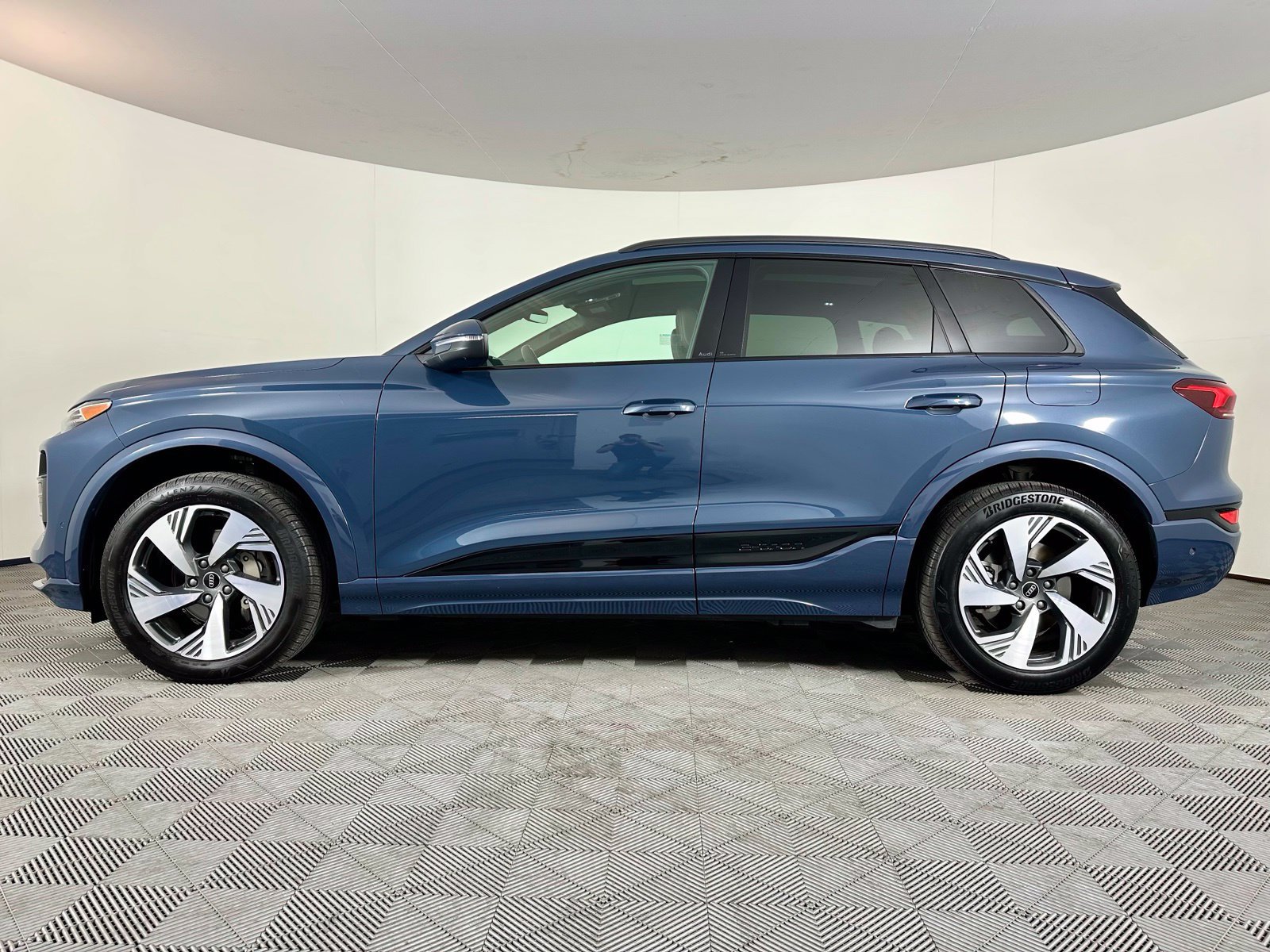 Used 2025 Audi Q6 e-tron Premium Plus w/ Premium Plus AWD/4WD image 15