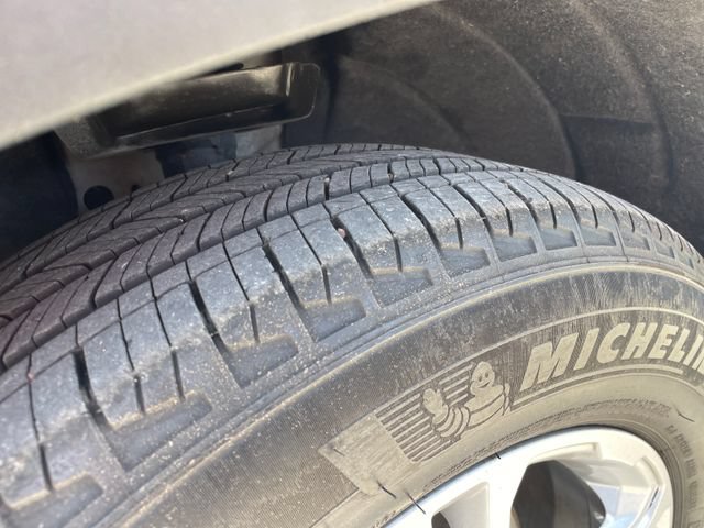 Used 2024 GMC Terrain SLE w/ Driver Convenience Package FWD image 28