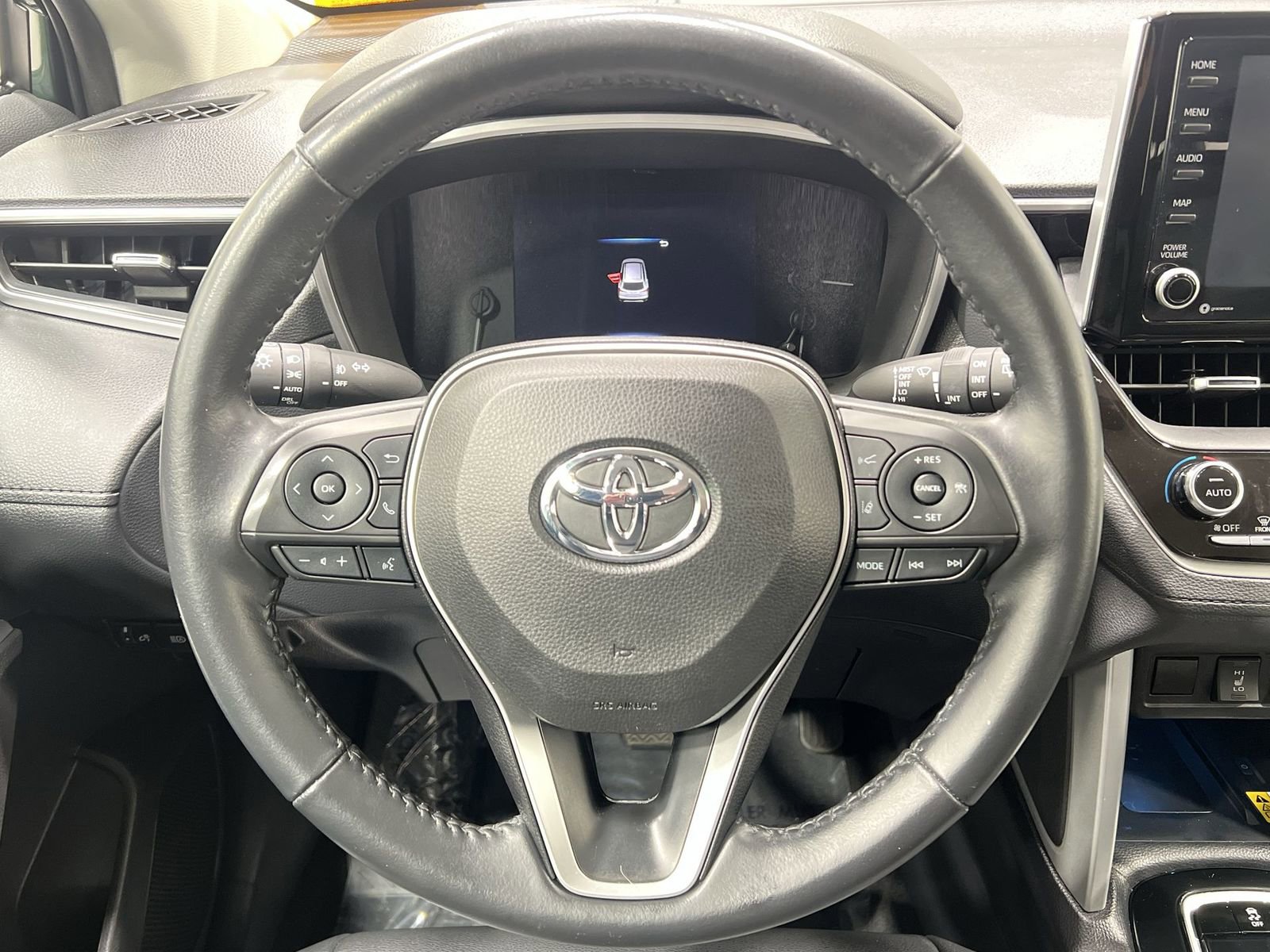 Used 2022 Toyota Corolla Cross XLE image 14