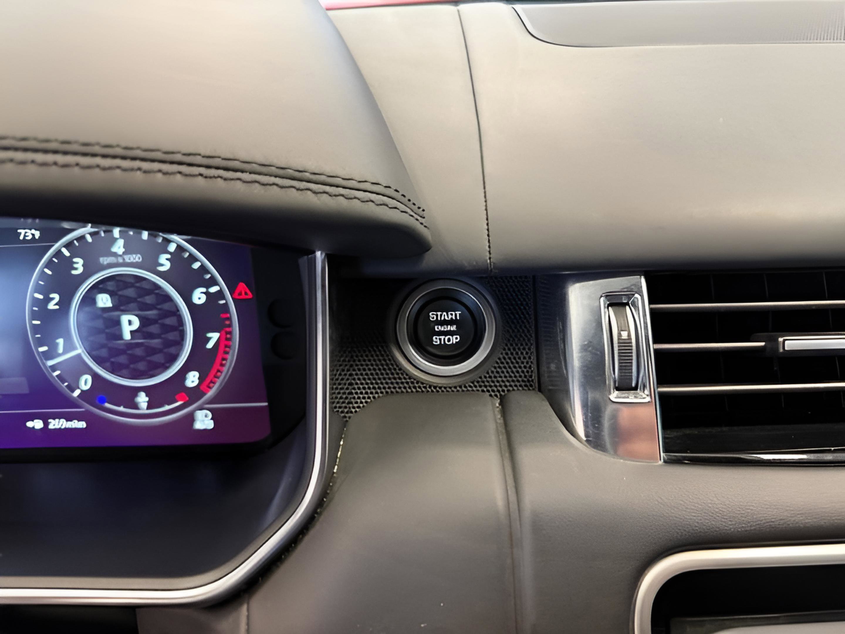 Used 2022 Land Rover Range Rover Sport SVR image 30