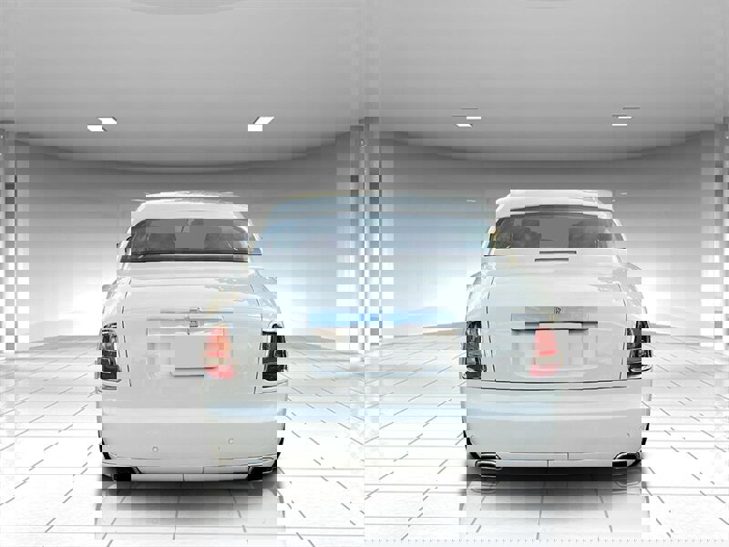 Used 2010 Rolls-Royce Phantom Coupe image 4