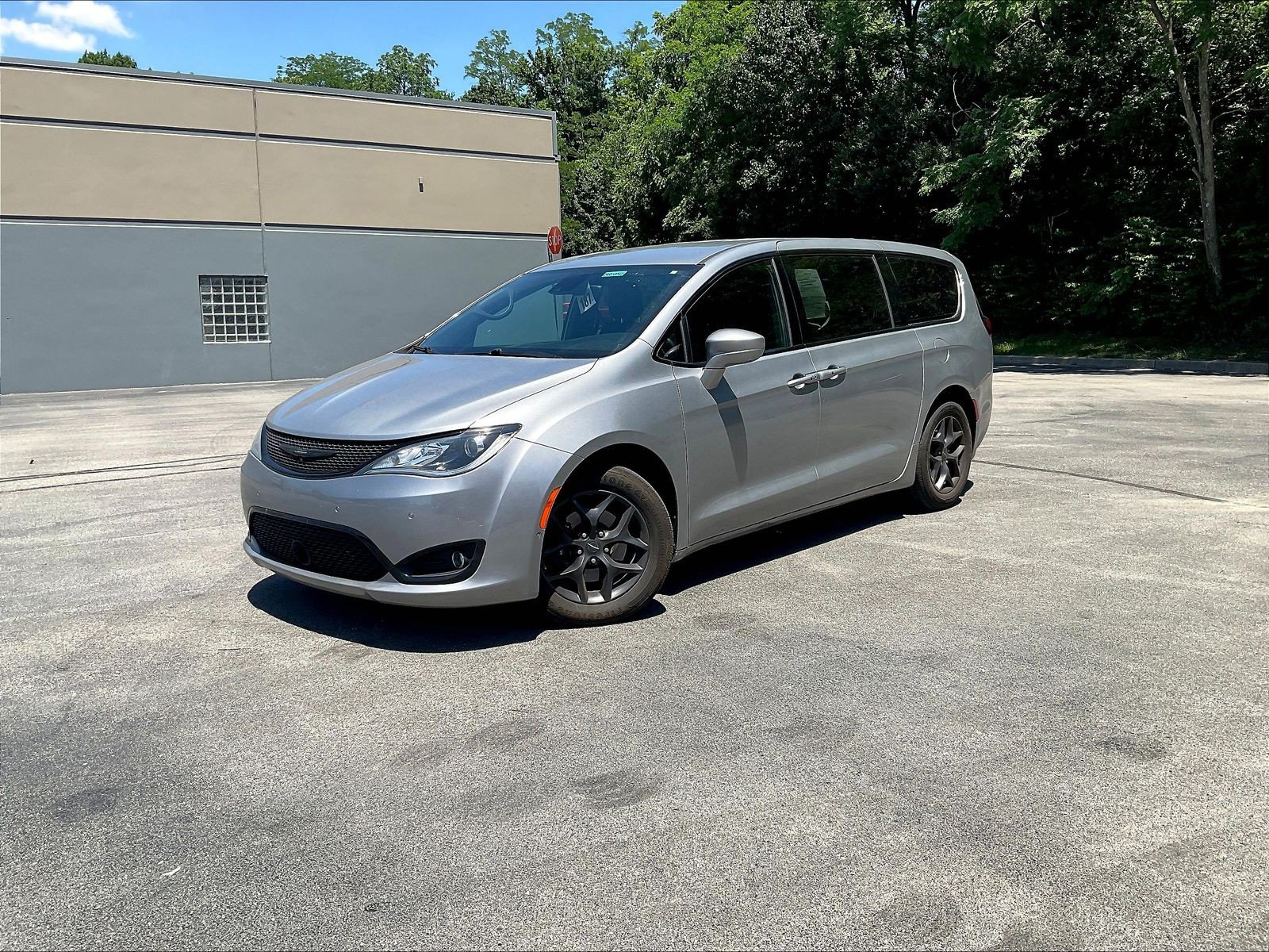 Used 2019 Chrysler Pacifica Touring Plus w/ Advanced Safetytec Group FWD image 31