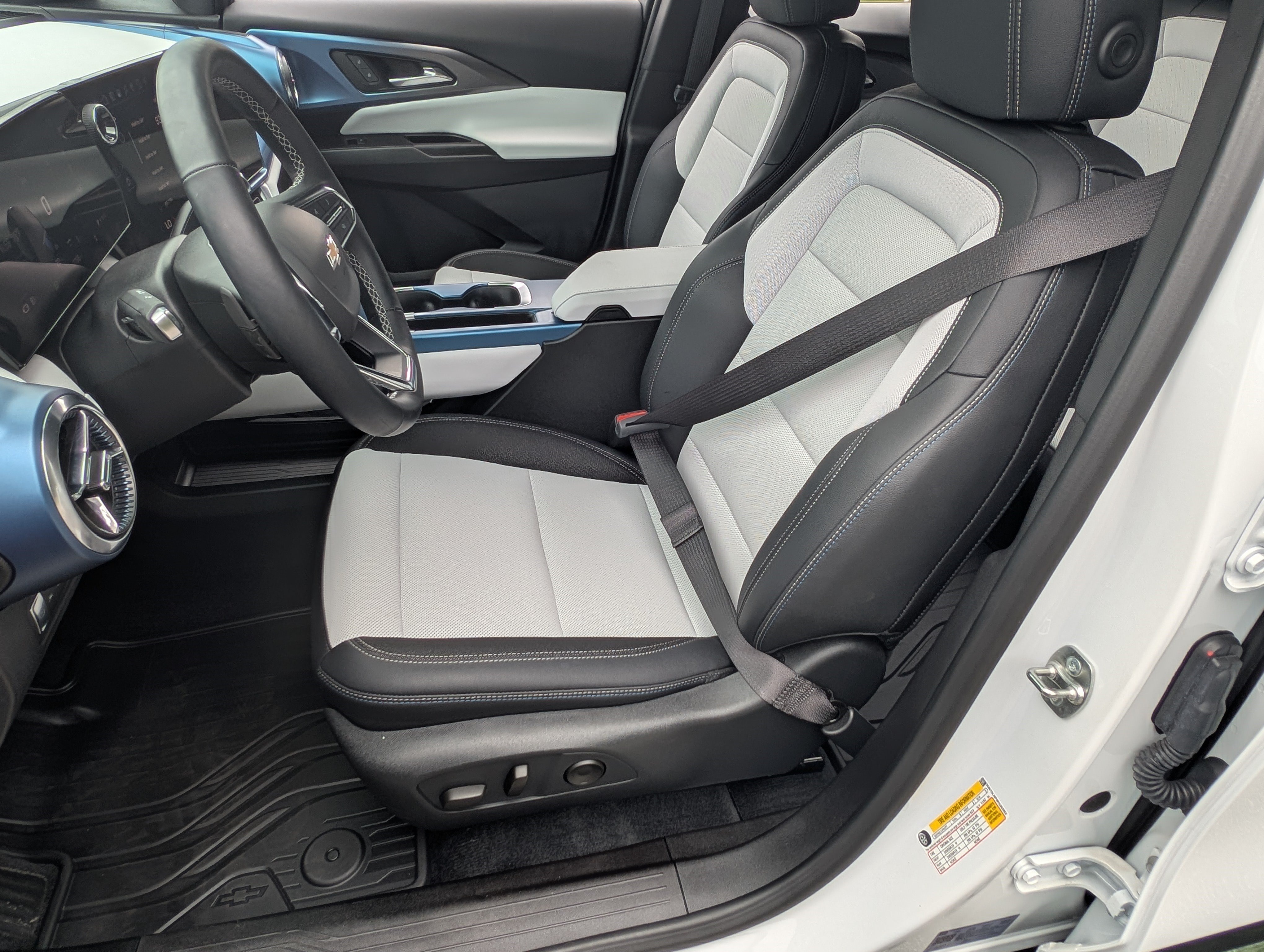 Used 2024 Chevrolet Equinox EV LT FWD image 15