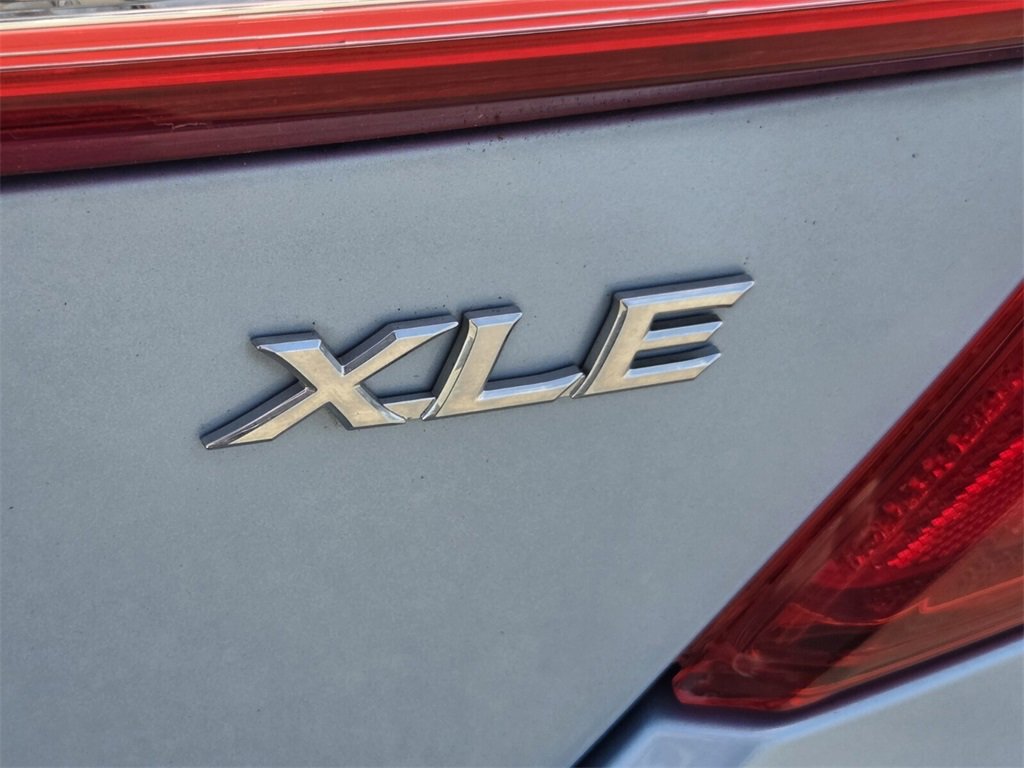 Used 2014 Toyota Camry XLE w/ Leather Package image 11