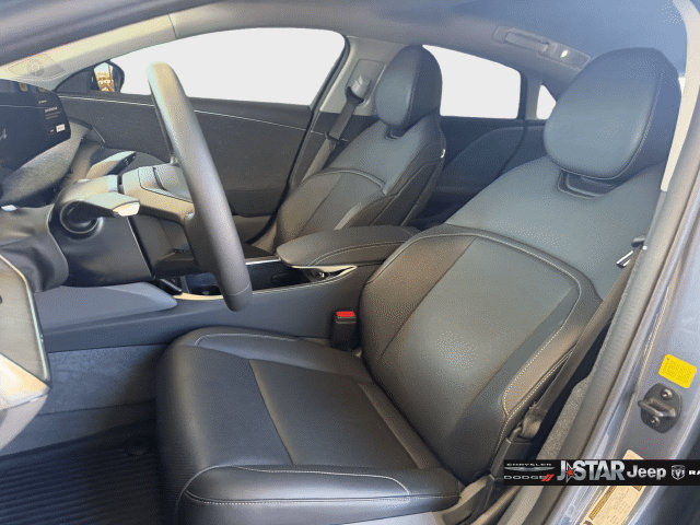Used 2025 Lucid Air Pure RWD image 10