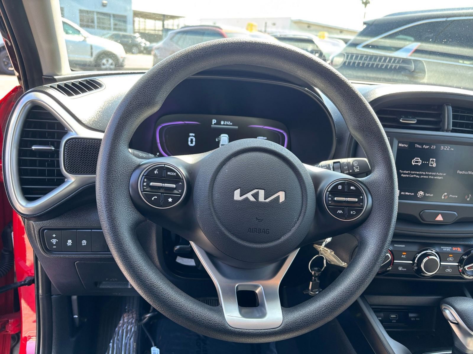 Used 2025 Kia Soul LX w/ LX Technology Package FWD image 28