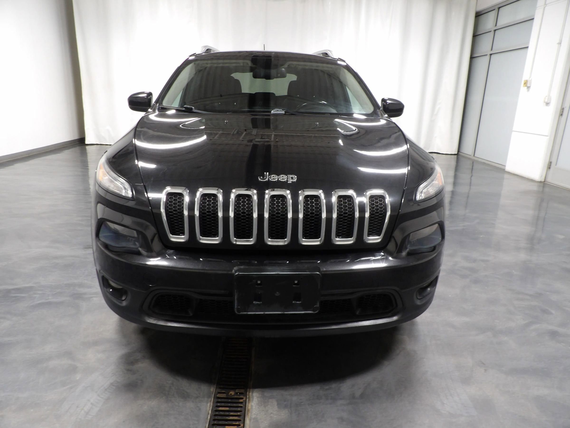 Used 2014 Jeep Cherokee Latitude w/ Comfort/Convenience Group AWD/4WD image 2