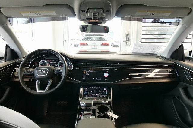 Used 2023 Audi Q8 Premium image 20