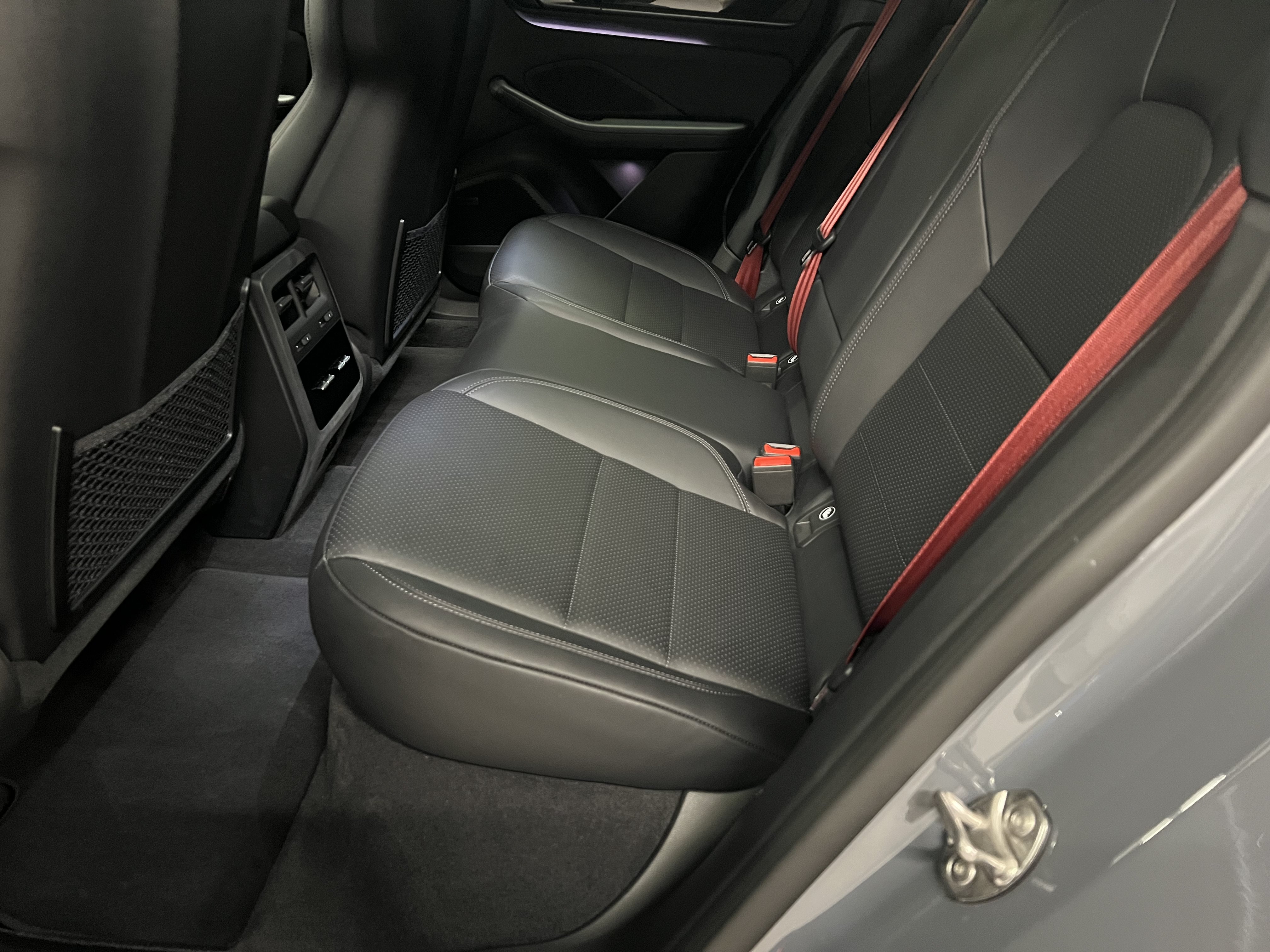 Used 2025 Porsche Macan Electric RWD image 21