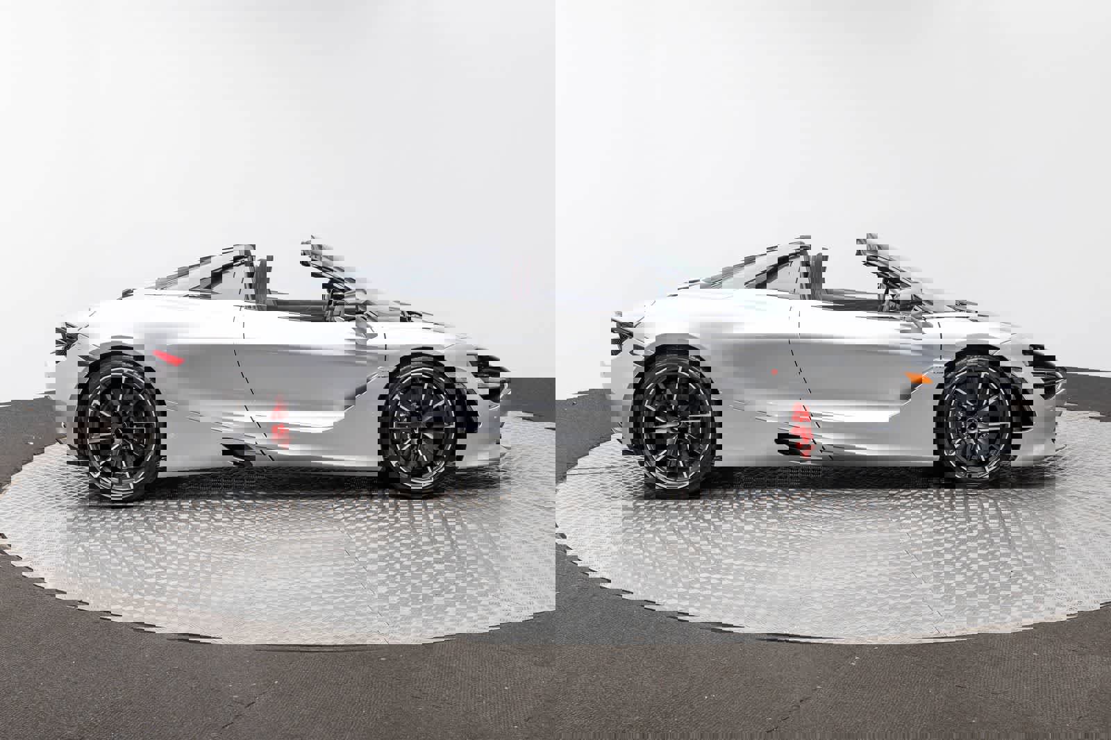 Used 2022 McLaren 720S Spider image 41