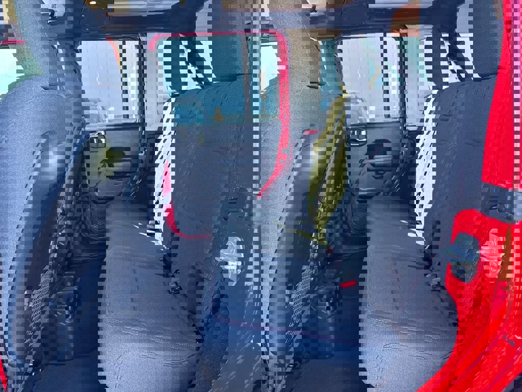 Used 2025 Jeep Wrangler Unlimited Rubicon image 29