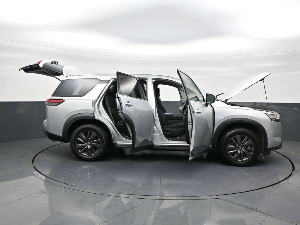 Used 2022 Nissan Pathfinder S image 29