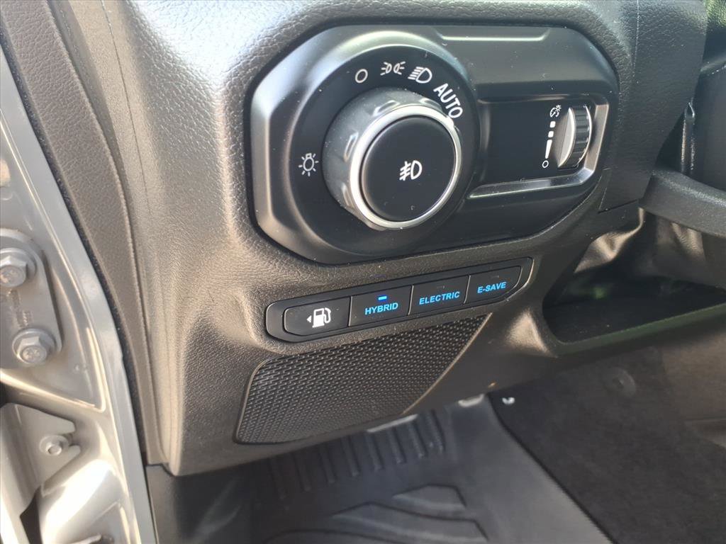Used 2023 Jeep Wrangler Sahara w/ Cold Weather Group AWD/4WD image 22