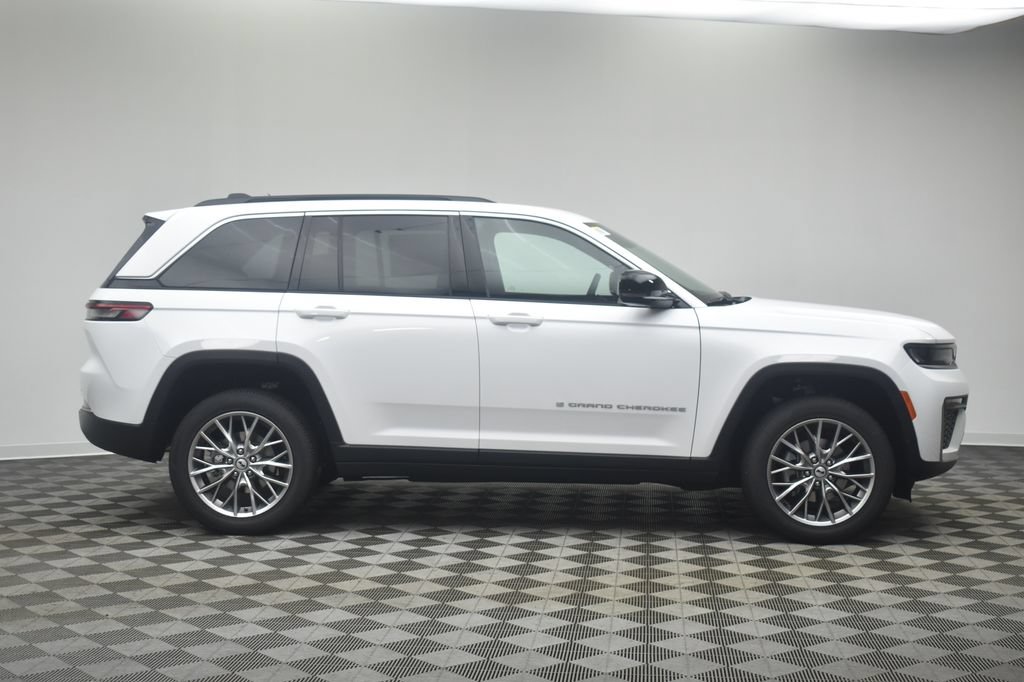 New 2027 Jeep Grand Cherokee Limited AWD/4WD image 3