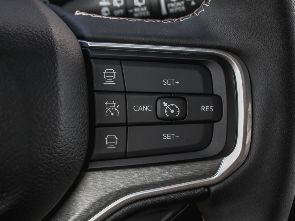 Used 2025 Jeep Wagoneer 4WD image 28