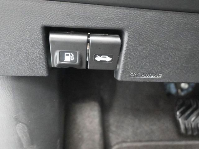 Used 2025 Nissan Versa SV image 21