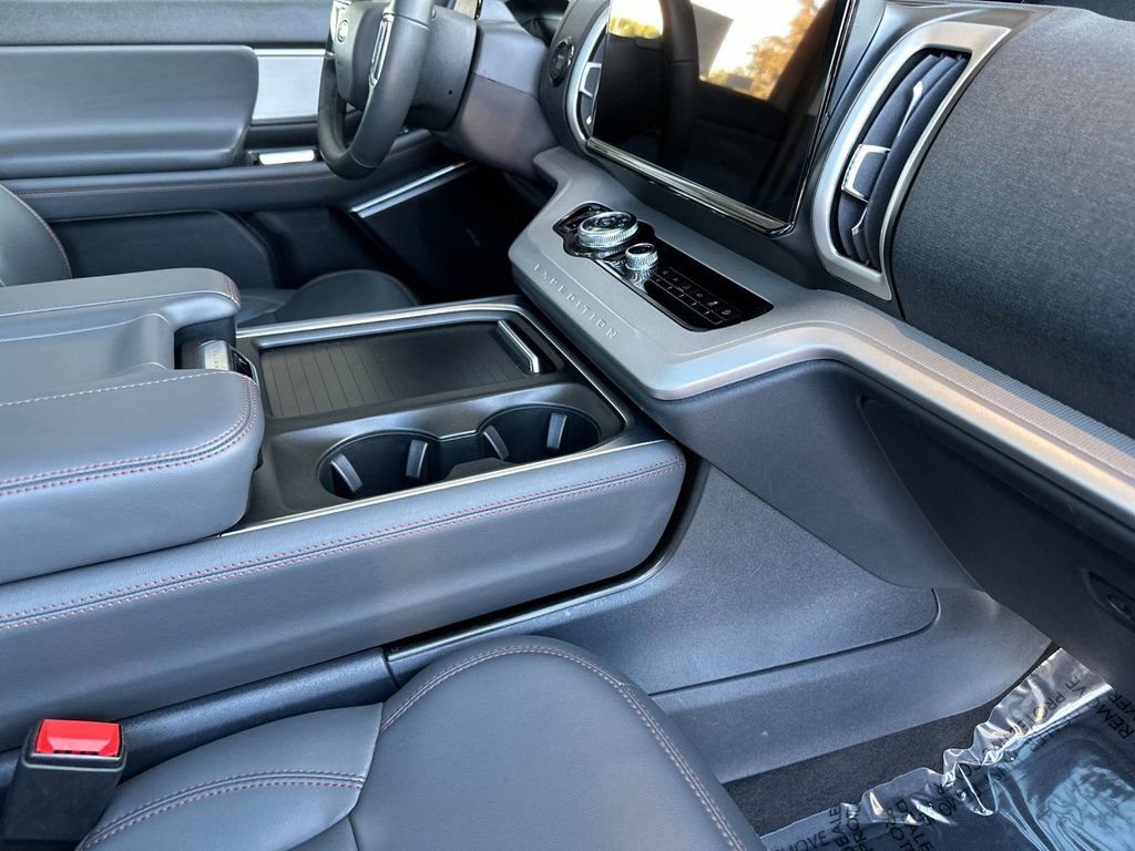 Certified 2025 Ford Expedition Active image 16