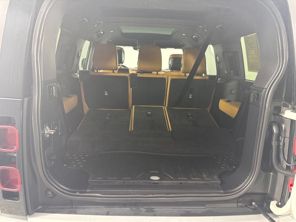 Used 2023 Land Rover Defender 130 SE AWD/4WD image 29
