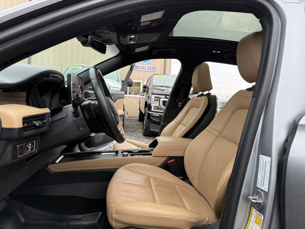 Used 2023 Lincoln Corsair Reserve w/ Equipment Group 202A FWD image 9