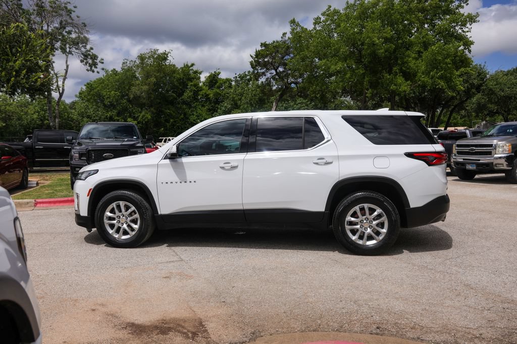 Used 2023 Chevrolet Traverse LS w/ Safety Package FWD image 5