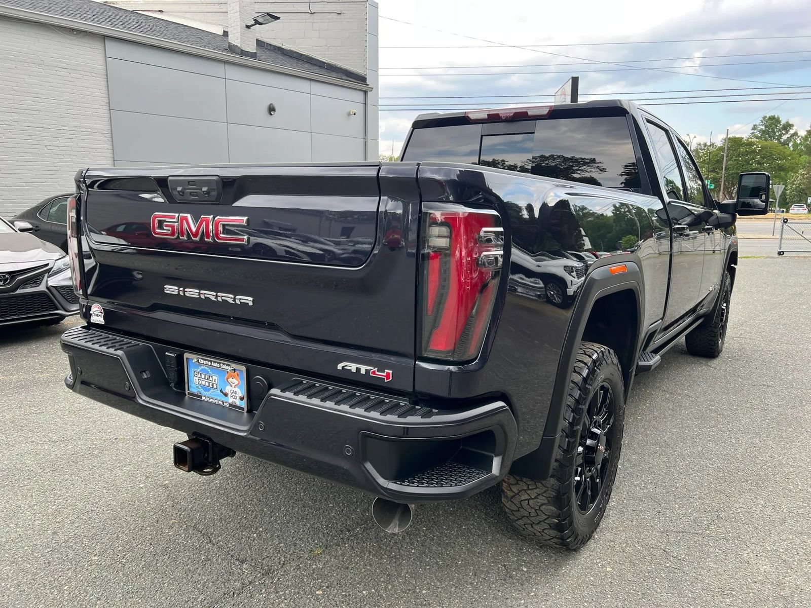 Used 2024 GMC Sierra 2500 AT4 w/ AT4 Premium Plus Package AWD/4WD image 4