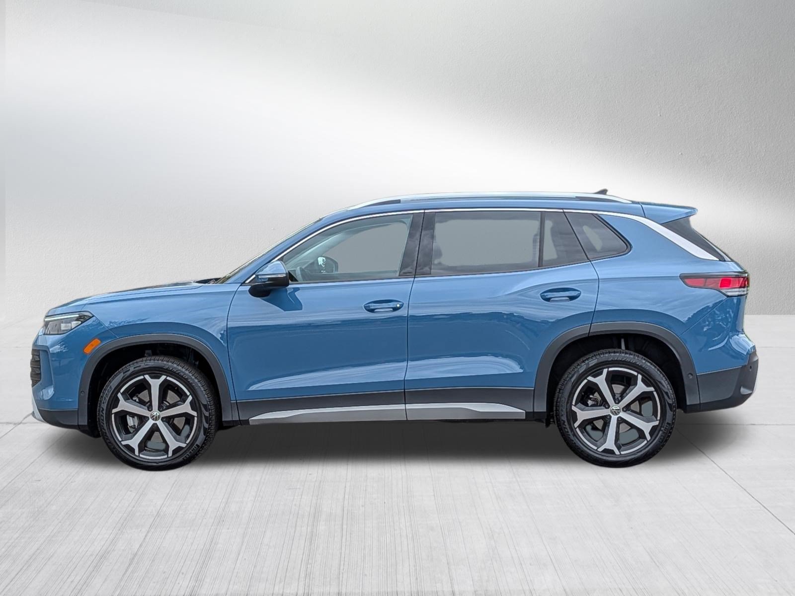 Certified 2026 Volkswagen Tiguan SE AWD/4WD image 4