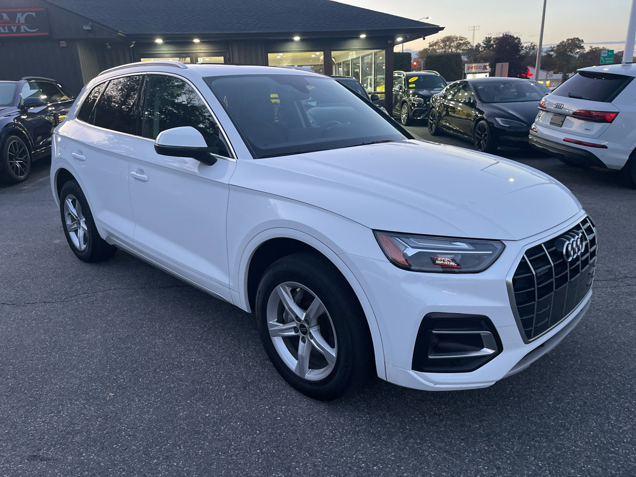 Used 2023 Audi Q5 2.0T Premium w/ Convenience Package image 17