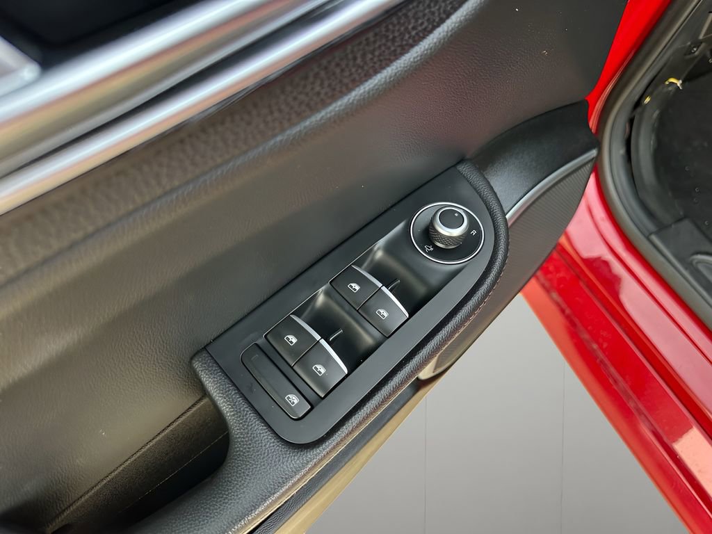 Used 2020 Alfa Romeo Giulia image 10