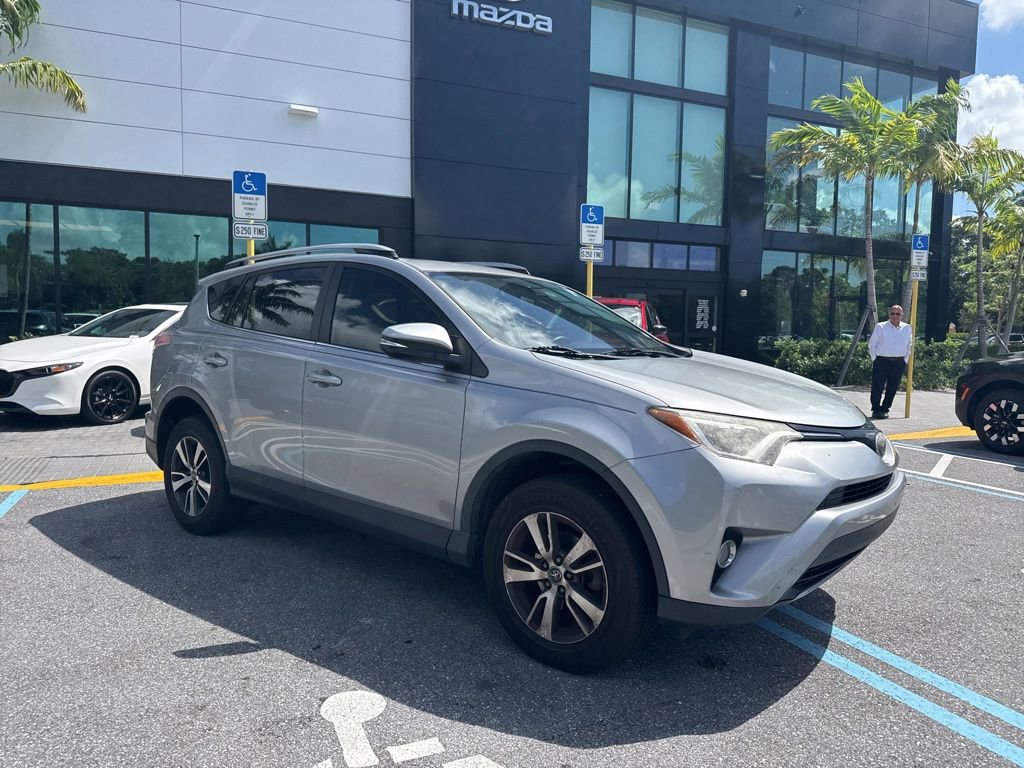 Used 2018 Toyota RAV4 XLE FWD image 2
