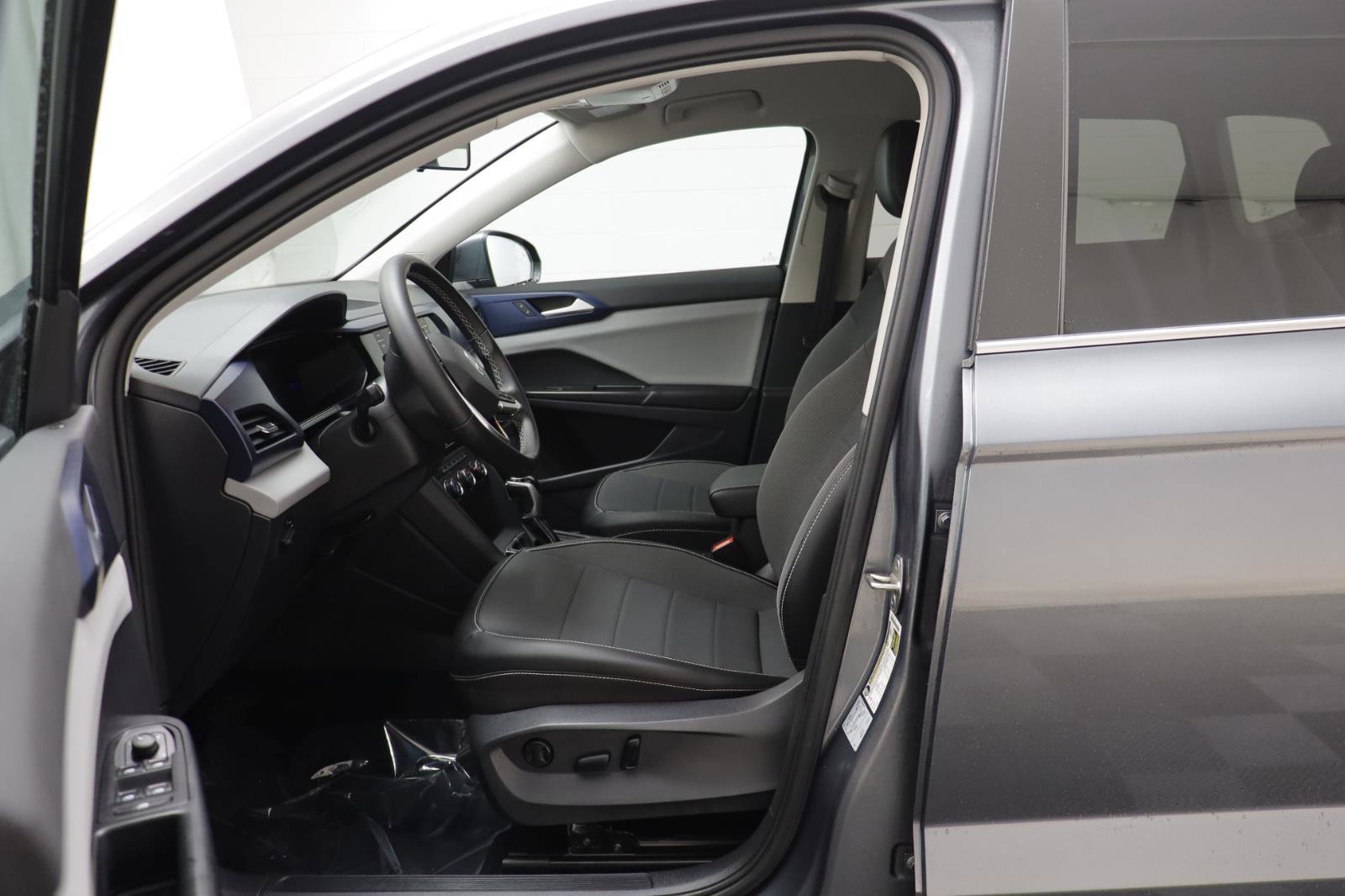 Used 2022 Volkswagen Taos SE image 5