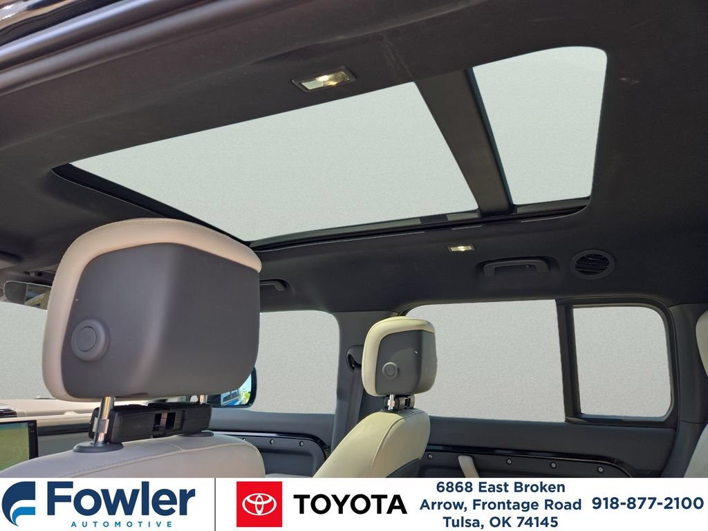 Used 2023 Land Rover Defender 130 SE AWD/4WD image 13