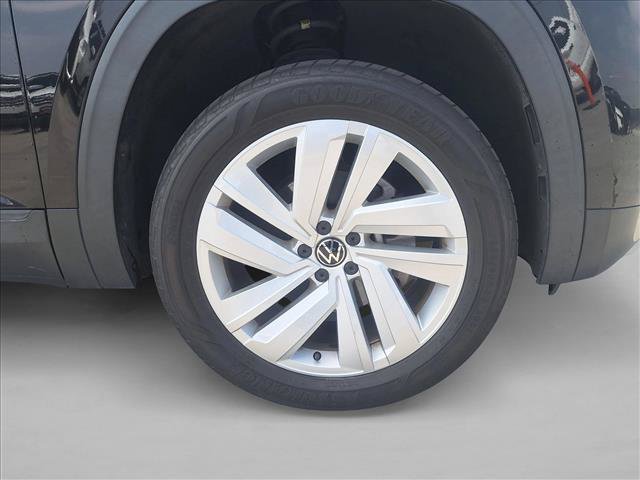 Used 2021 Volkswagen Atlas Cross Sport SE w/ Panoramic Sunroof Package FWD image 19