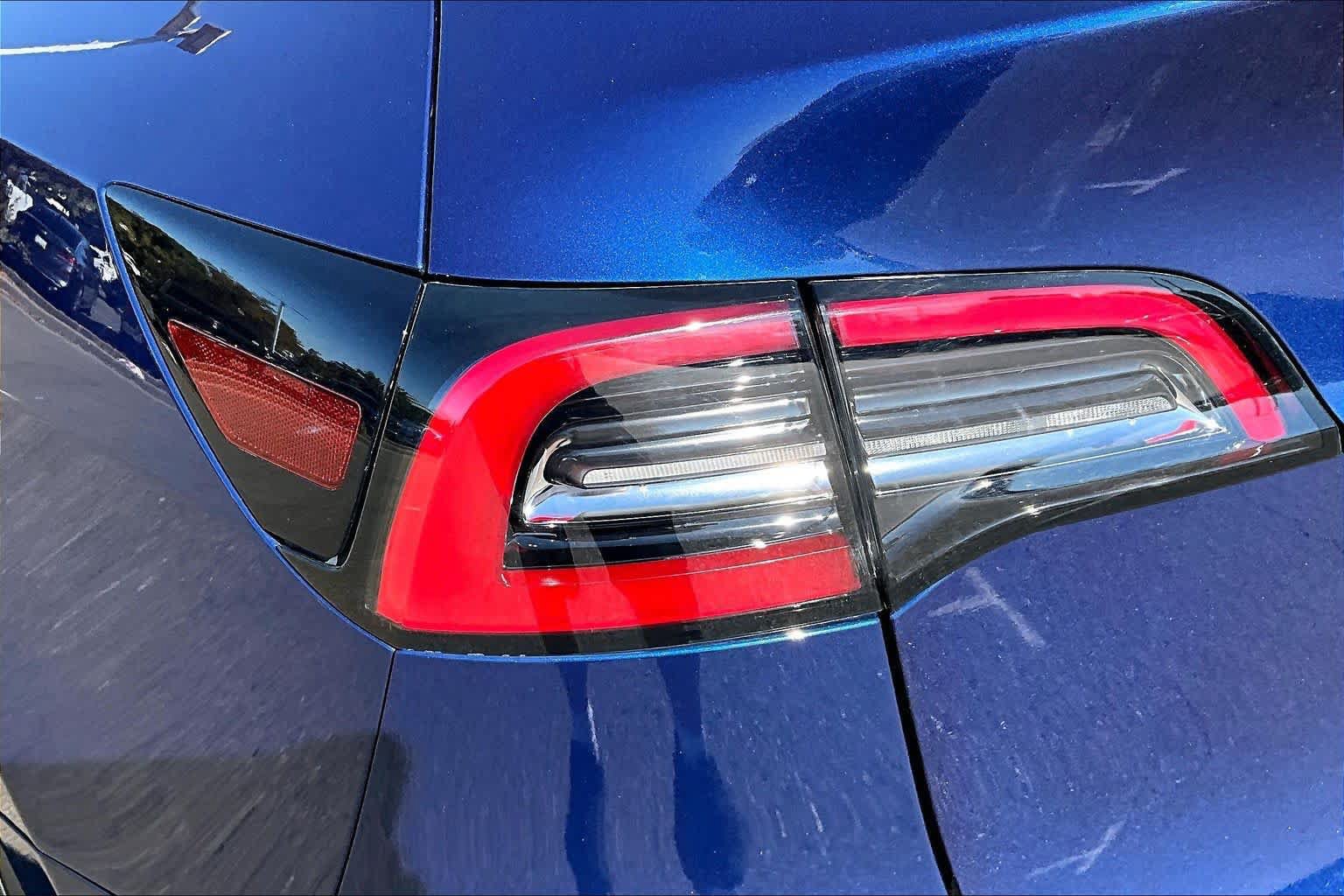 Used 2023 Tesla Model Y Long Range AWD/4WD image 28