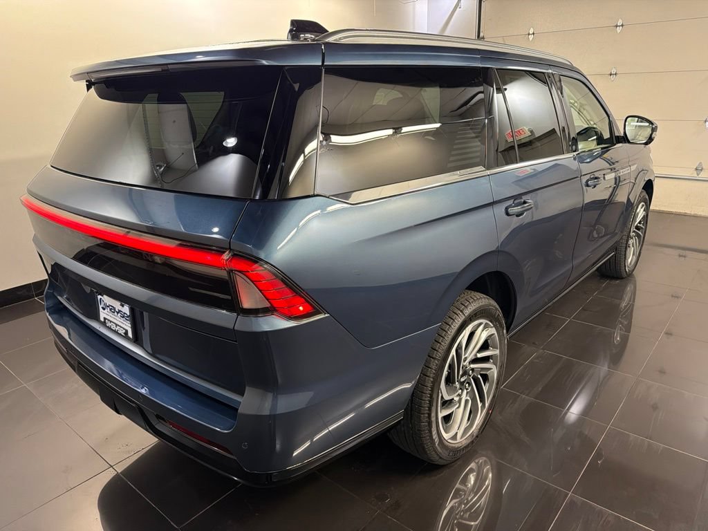 New 2027 Lincoln Navigator Reserve AWD/4WD image 6