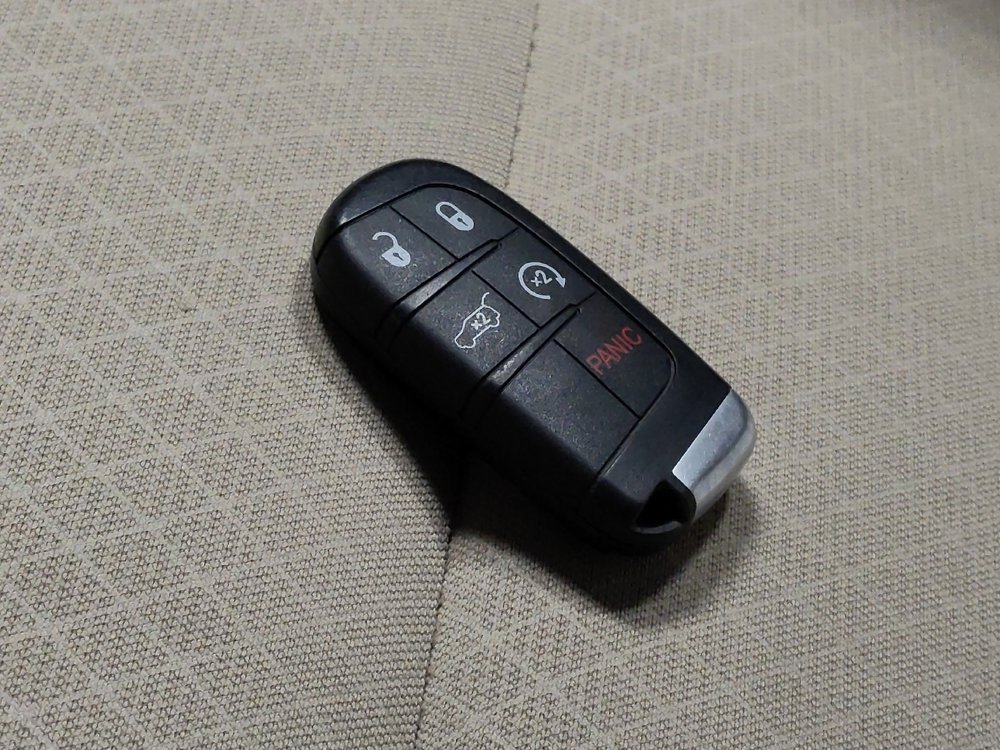 Used 2018 Jeep Grand Cherokee Laredo image 32