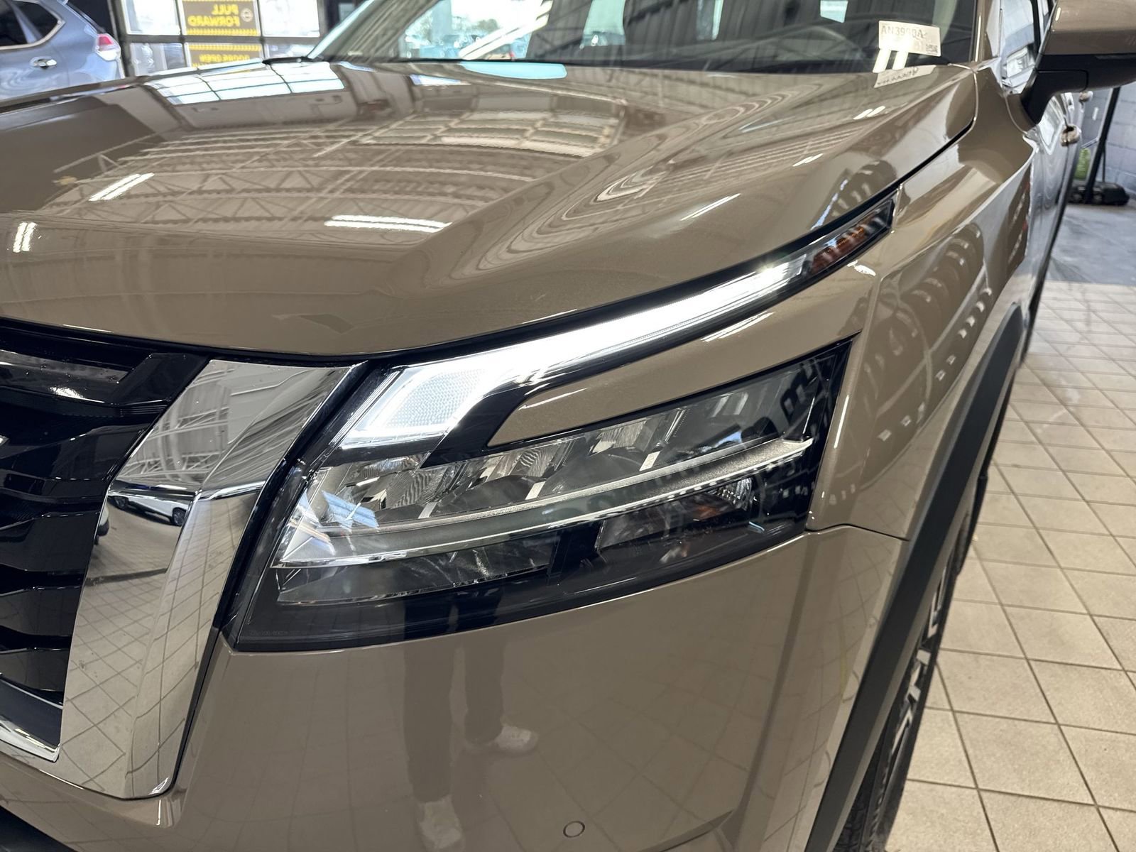 Certified 2024 Nissan Pathfinder Platinum image 38