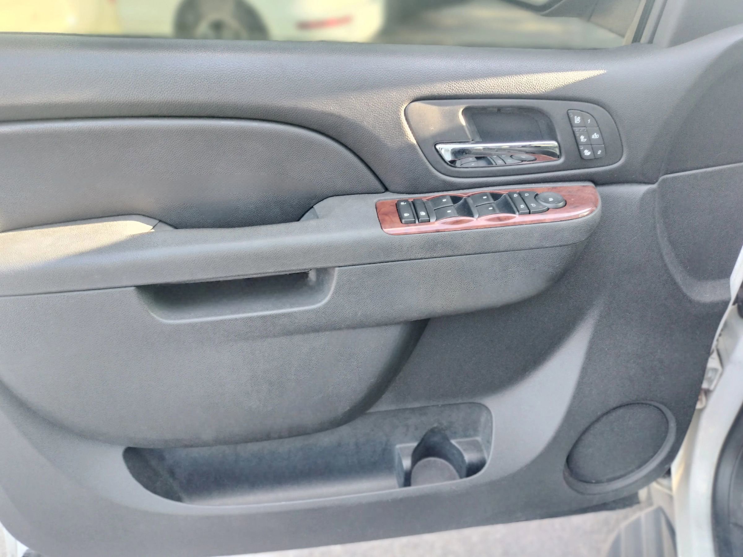 Used 2011 Chevrolet Avalanche LTZ image 14