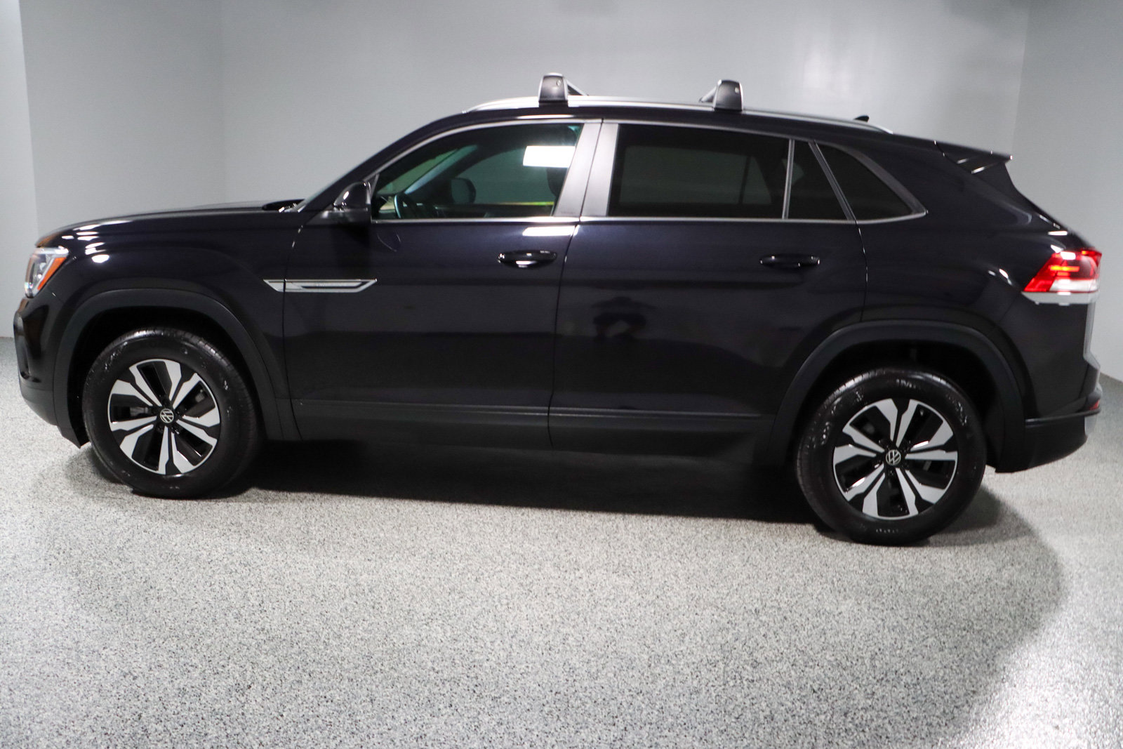 Used 2024 Volkswagen Atlas Cross Sport SE image 10