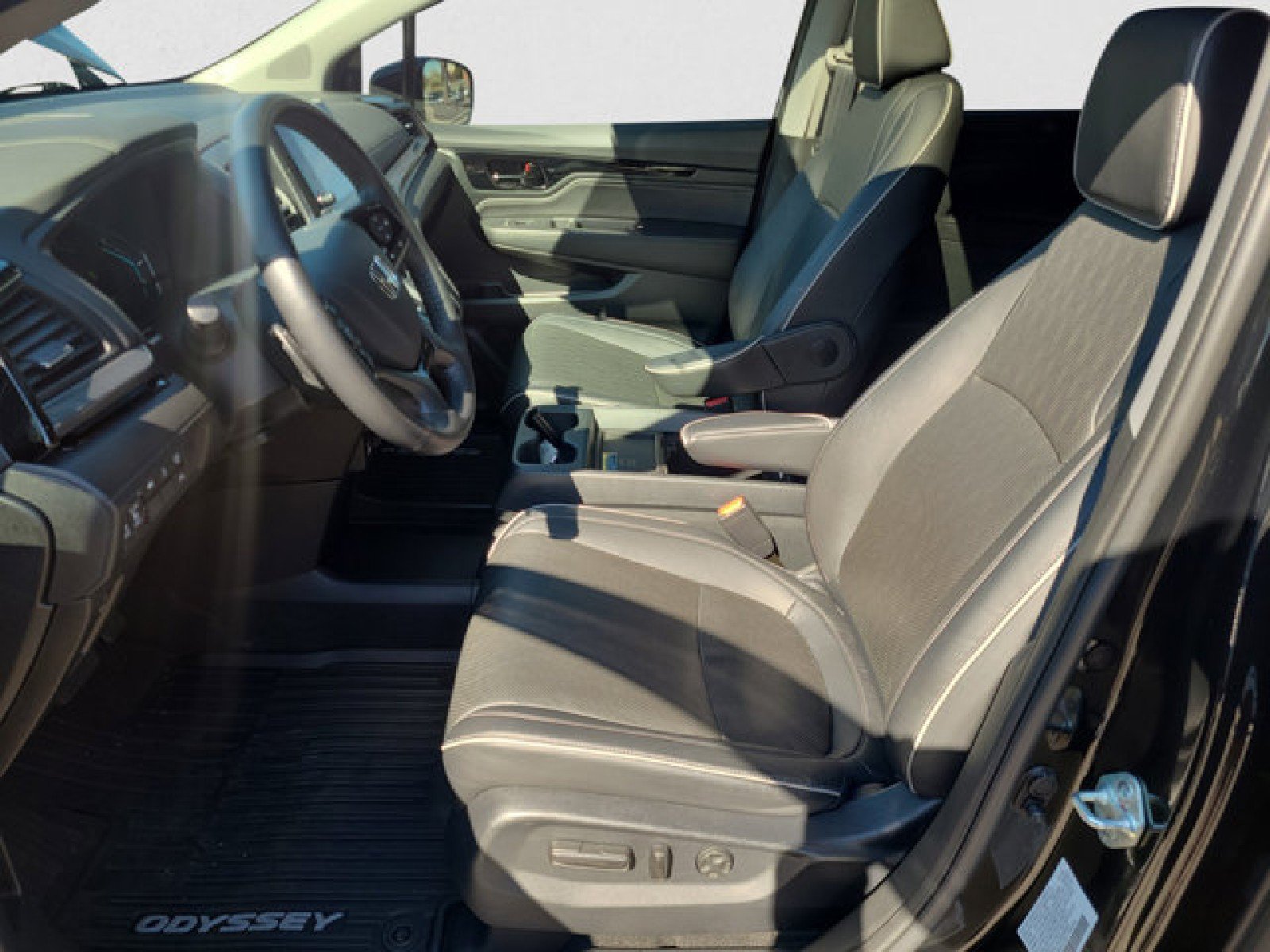 Used 2023 Honda Odyssey Elite image 11
