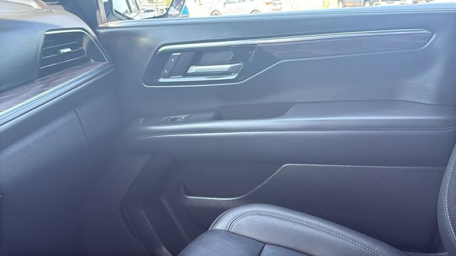 Used 2025 Chevrolet Suburban Z71 AWD/4WD image 26
