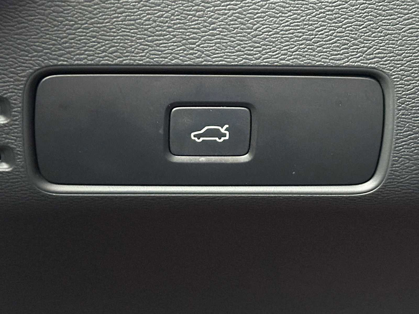 Certified 2023 Volvo XC40 Recharge Ultimate w/ Protection Package Premier AWD/4WD image 32