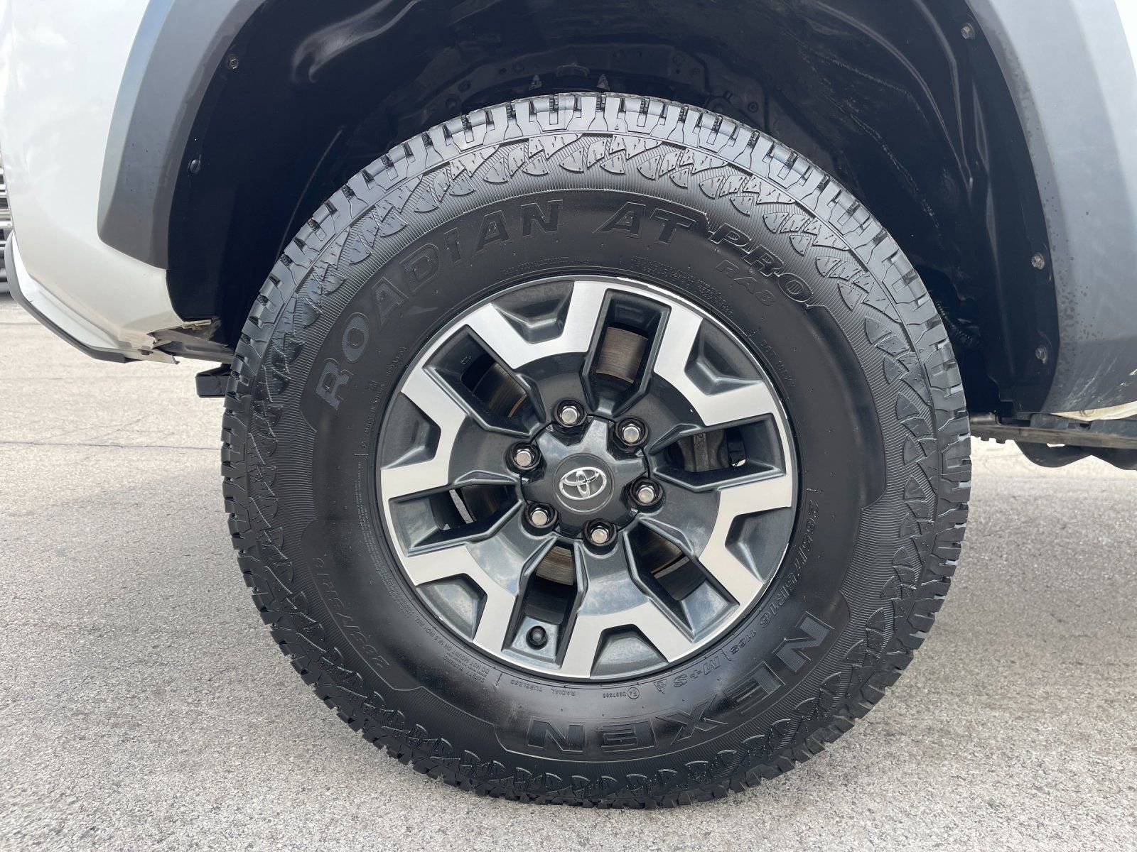 Used 2021 Toyota Tacoma TRD Off-Road w/ Technology Package AWD/4WD image 30