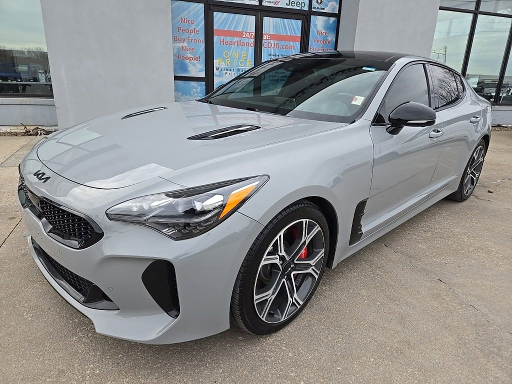 Used 2020 Kia Stinger GT2 image 2