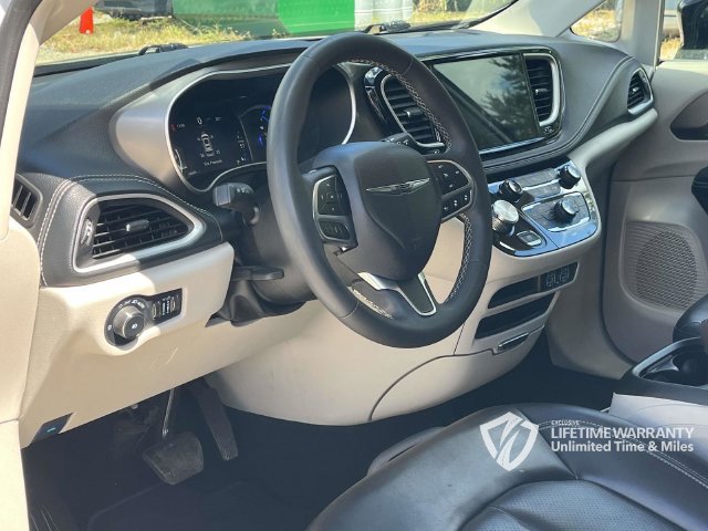 Used 2024 Chrysler Pacifica Limited FWD image 14